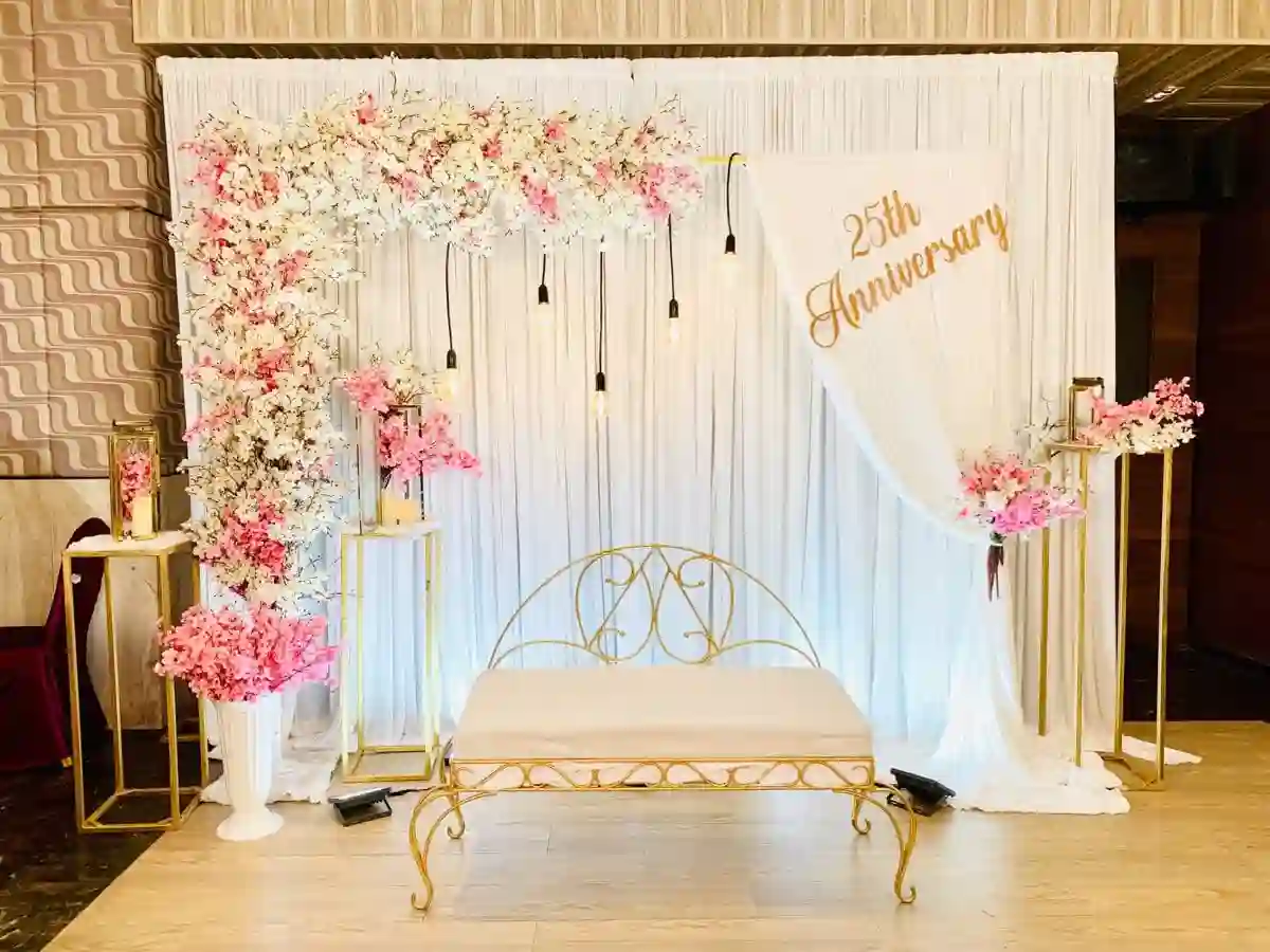 Anniversary White Theme Decor